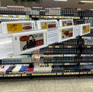 Étiquettes de prix numériques RFID ESL de 2,13 pouces pour supermarché avec rail en plastique extrudé, bande de données en PVC, étiquette de rayon électronique - Product Image 1