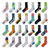 Chaussettes de sport en coton mi-mollet avec logo personnalisé, tissu doux pour la peau, semelle rembourrée pour l'entraînement au basketball