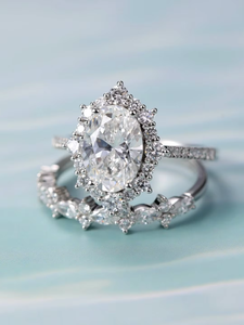 Anillo de compromiso de oro blanco para mujer con diamante redondo de talla brillante, halo y piedras laterales, certificado GIA, estilo clásico - Product Image 2