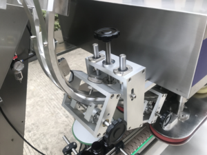 Machine de capsulage sous vide contrôlée par PLC pour les sauces, les boissons, les produits de santé - Product Image 4