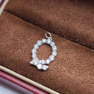 จี้ตัวอักษรเงินแท้ 925 รุ่นคลาสสิกจาก UM Jewelry สำหรับผู้หญิง เด็ก ของขวัญวันครบรอบ วันแต่งงาน และโอกาสพิเศษต่างๆ - Product Image 5