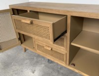 Buffet à 3 tiroirs et 2 portes en bois naturel avec décorations en rotin, style mid-century modern, pour le salon ou la salle à manger