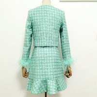 Nouvelle Collection 2026 : Ensemble Deux Pièces Femme – Veste en Tweed Ornée de Strass, Perles et Paillettes, Manches Longues à Plumes et Mini-Jupe – Tenue OOTD