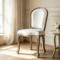 Chaise de salle à manger vintage en bois massif de style français, chaise de restaurant rétro européenne avec dossier et accoudoirs rembourrés pour hôtel et villa