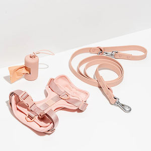 Ensemble collier, laisse et harnais pour chien Roki, rose clair, doux, confortable, réglable, en polyester, avec sac à déjections pour les promenades quotidiennes. - Product Image 1
