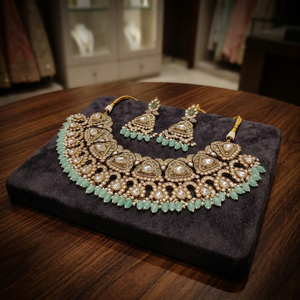 Conjunto de Collar Choker Kundan Chapado en Oro Antiguo Tradicional Indio con Cuentas de Piedras Preciosas Color Lavanda Púrpura, Conjunto de Joyería Nupcial con Pendientes - Product Image 2