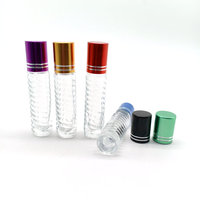 Flacon de parfum en verre rond droit à grain croisé de 4 ml 5 ml en gros avec bille roulante et bouchon en aluminium coloré