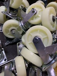 Rodízios Industriais de PP Branco Reforçado de 6 Polegadas com Bico de Lubrificação, Rodas de Rotação Suave e Livres de Manutenção para Equipamentos Pesados - Product Image 6