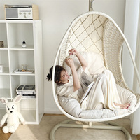 Fauteuil suspendu moderne pour chambre et extérieur avec coussin à séchage rapide en autres matériaux, berceau individuel pour balcon et usage intérieur