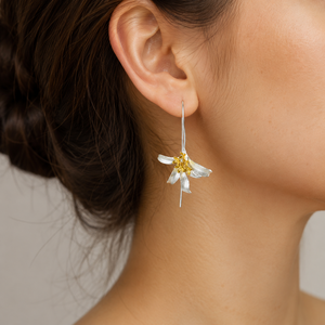 Orecchini a Forma di Giglio Bicolore per Donne, Gioielli Eleganti e Freschi per Vacanze e Uso Quotidiano - Product Image 2
