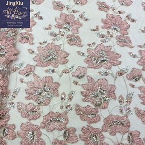 Tela de encaje africana con bordado floral 3D dorado, con cuentas y lentejuelas sobre malla blanca para vestido de novia nigeriano Aso Ebi - Product Image 2