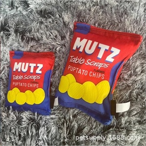 ของเล่นสุนัขแบบเคี้ยวในบ้าน มีเสียงบีบ ทำจากผ้าแคนวาส รูปทรงเศษขนมปุปปูต้า ยี่ห้อมุทซ์ เทเบิล สแครปส์ - Product Image 3