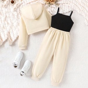 Ensemble décontracté imprimé sport, sweat-shirt à capuche en coton abricot, pantalon à bretelles noires, ensemble pour enfants, costume trois pièces - Product Image 6