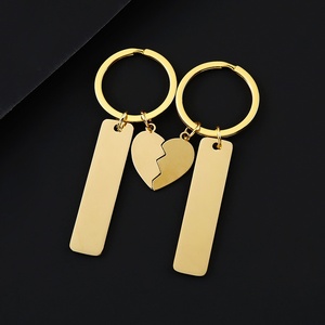 <span class=keywords><strong>Porte</strong></span>-<span class=keywords><strong>clés</strong></span> de couple en acier inoxydable, design géométrique, impression laser couleur, matériau vierge, forme demi-cœur allongée - Product Image 4