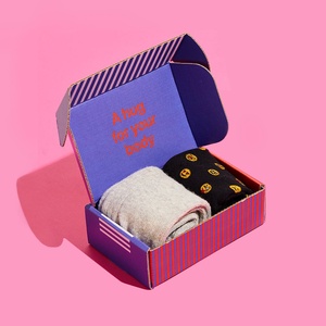 Vente en gros de boîtes d'expédition en papier ondulé imprimées double face en couleur au design personnalisé pour solution d'emballage de chaussettes