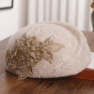 Nouvelle mode élégante femmes tricoté <span class=keywords><strong>crochet</strong></span> pilulier béret fascinateurs élégant dames femmes chapeaux d'hiver avec des fleurs - Product Image 3
