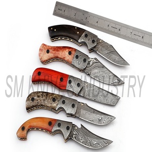 มีดพับเหล็กดามัสกัสทำมือแบบกำหนดเอง รุ่น Mix Lot 5 พร้อมด้ามไม้และปลอกหนัง (ตัวเลือก OEM Smk1235) - Product Image 3