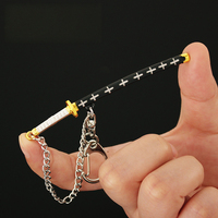Llavero de aleación de alta calidad de 9 cm con diseño de la mini espada Kikoku de Trafalgar D. Water Law, ideal como regalo promocional.