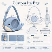 Sac bandoulière souple personnalisé en forme de baleine bleue avec fenêtre transparente en PVC et doublure imprimée vagues, orné d'un charm coquillage