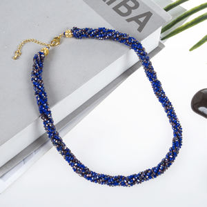 Collier en cristal à chaîne torsadée bleu foncé de 18 pouces, accessoire élégant en verre - Product Image 2