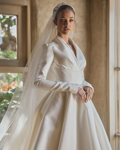 Robes de mariée Sharon Said SW579 élégantes en satin ivoire à col en V et manches longues avec voile, robes romantiques pour femmes - Product Image 5