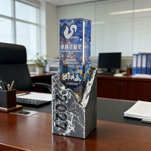 Trofeo de Cristal con Grabado para Reconocimiento de Empleados, Diseño Moderno y Minimalista, Colores Mixtos, Empaquetado Individualmente, Regalo Empresarial - Product Image 2