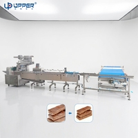 Machine d'emballage pour barres protéinées, barres alimentaires et rouleaux suisses enrobés de chocolat