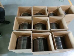 เสื้อแจ็กเก็ตพีวีซี LSZH <span class=keywords><strong>สาย</strong></span><span class=keywords><strong>ไฟเบอร์</strong></span>ออปติกแบบหล่น1-4แกนรองรับตัวเองกลางแจ้งมาตรฐาน ISO 9001 /ce/rohs - Product Image 2