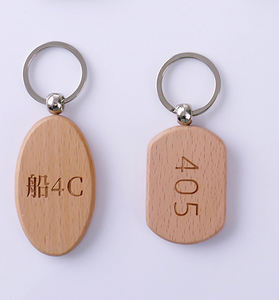 Xinrunjin ชุดของขวัญธุรกิจปรับแต่งได้ตามต้องการพวงกุญแจไม้จริงสลักโลโก้ป้ายทะเบียนสำหรับงานแต่งงานของโรงแรม - Product Image 1