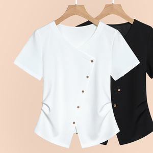 เสื้อยืดแขนสั้นทรงไหล่ตก คอวีไขว้ สีพื้น ชายเสื้อไม่สมมาตร แฟชั่นสำหรับผู้หญิง - Product Image 1