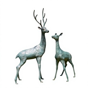 Ensemble de sculptures de rennes et de cerises en métal grandeur nature pour la décoration de jardin, finition patine verte antique, statue d'animal - Product Image 1