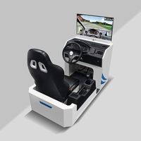 Simulateur de conduite de voiture d'arcade à trois écrans en métal avec volant, pédales et boîte de vitesses pour les élèves de la maison de formation en conduite