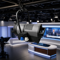 Projecteur LED Fresnel 350W avec support P.O. et zoom automatique, CRI 96, CCT 2700-6500K pour émissions télévisées