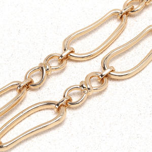 Collier ras du cou G Bold plaqué or 18 carats, maillons trombone, style pull, unisexe, tendance et épais - Product Image 5