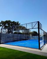 Terrain de padel panoramique complet professionnel QJIN avec connecteurs métalliques apparents pour projets hôteliers de luxe – Fournitures de padel
