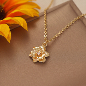 Collar con colgante de flor de rosa para mujer, estilo vintage floral, joyería de moda para uso diario - Product Image 1