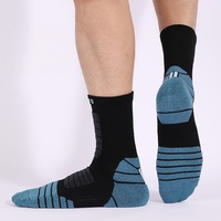 Chaussettes de sport d'hiver chaudes et épaisses en laine mérinos personnalisées avec logo contrastant et rembourrage en tissu éponge pour le trekking en extérieur