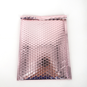 Grand emballage de <span class=keywords><strong>produit</strong></span> protecteur durable Sac d'expédition à bulles en poly Sacs d'expédition à bulles roses personnalisés avec logo - Product Image 5