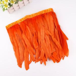 <span class=keywords><strong>Vente</strong></span> en gros <span class=keywords><strong>de</strong></span> franges <span class=keywords><strong>de</strong></span> plumes <span class=keywords><strong>de</strong></span> coq <span class=keywords><strong>de</strong></span> 25 à 30 cm avec ruban <span class=keywords><strong>de</strong></span> satin pour costumes <span class=keywords><strong>de</strong></span> carnaval, samba, accessoires décoratifs - Product Image 2