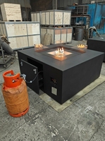 Table de foyer extérieure de style moderne en acier au carbone noir mat avec système de télécommande à gaz et réservoir de propane dissimulé pour les fêtes