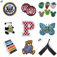 Patchs brodés personnalisés de haute qualité à faible MOQ, badges thermocollants pour usine de vêtements, uniformes et décoration de vêtements scolaires
