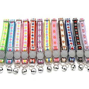 Collar de gato con patrón de bordado de flores bonitas, nailon ajustable con hebilla de seguridad separable, campana pequeña de liberación rápida - Product Image 3