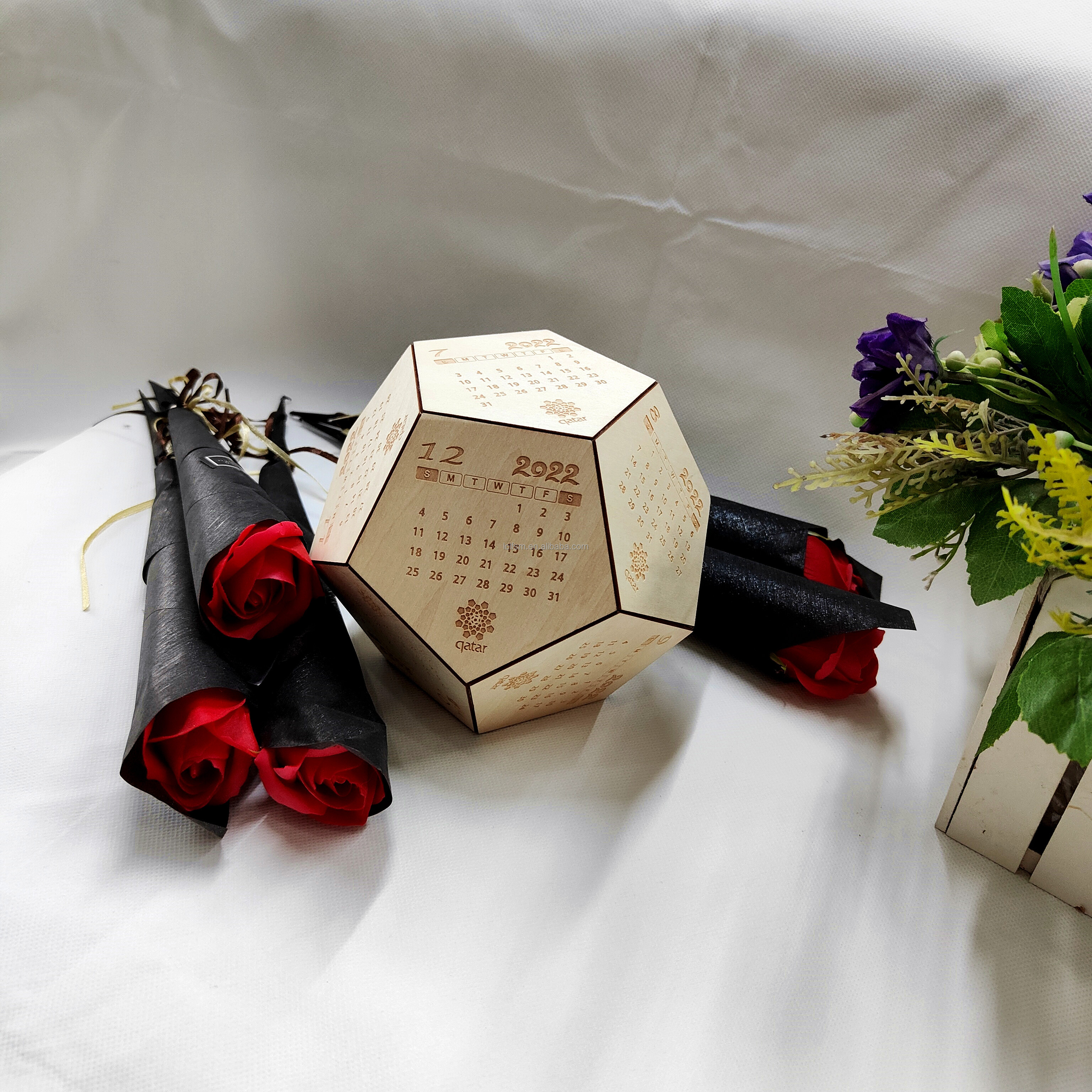 Фанерный граффити 4 мм из натурального дерева, новогодний креативный подарок, настольное украшение, дизайнерский шар, рекламный практичный календарь