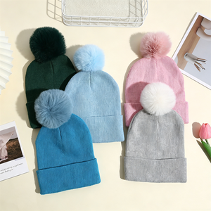Casquettes en acrylique brodées avec logos personnalisés, bonnets d'hiver en tricot avec <span class=keywords><strong>pompon</strong></span>, <span class=keywords><strong>bonnet</strong></span> <span class=keywords><strong>noir</strong></span> adapté aux hommes et aux femmes - Product Image 2