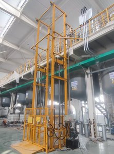 Elevador de Carga con Riel Guía para Manejo de Mercancías en Almacenes Interiores - Product Image 3