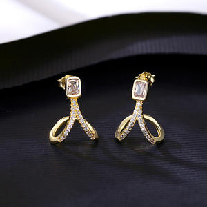 تصميم جديد مجوهرات راقية مطلية بالذهب عيار 18 قيراط فضة إسترليني ترصيع من الزركون أقراط مرصعة بالعظام المتعرجة للنساء - Product Image 4