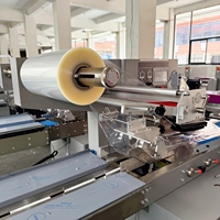Machine d'emballage automatique numérique à scellage sur 4 côtés et scellage arrière pour le remplissage et l'emballage de pain, rouleaux d'œufs, croissants, gaufres, hamburgers