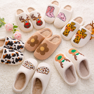 Chaussons de Noël en <span class=keywords><strong>fourrure</strong></span> pour la maison, fonctionnels, élégants, respirants, personnalisables avec logo, antidérapants, chauds pour l'intérieur et l'extérieur - Product Image 1