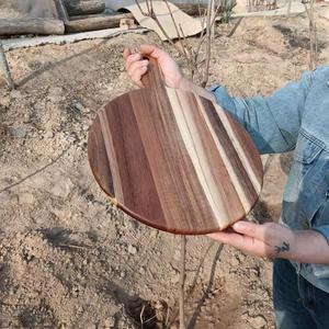 Tabla de cortar circular de madera maciza de <span class=keywords><strong>acacia</strong></span> de doble cara con asas de <span class=keywords><strong>mimosa</strong></span>, 1.5 cm de grosor, tabla para pizza transfronteriza, accesorio de fotografía - Product Image 1