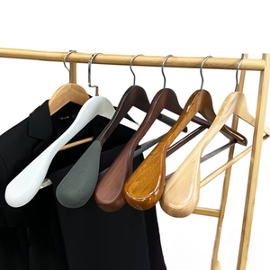 Cintres de luxe en bois à épaules larges, antidérapants et robustes <span class=keywords><strong>pour</strong></span> manteaux et vestes - Product Image 1